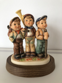 Originele Hummel 787 Auf Wanderschaft / Traveling Trio 14 cm hoog Trio collection 'Auf Wanderschaft' 1998 04856/20.000 st Lim.Ed.
