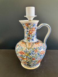 Tichelaar Makkum:  prachtig gedecoreerde polychrome tafellamp VK24 decor bloemen en vogel hoog 28/42 cm (zonder/met kap)