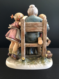 Originele Hummel 620 Grossmutter erzählt / A Story From Grandma 21 cm Jaarstuk 1995 Gelimiteerde Uitgave