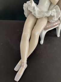 Lladro porselein: Classic Dance / Danzarina Sentada Fulgencio Garcia 1973-1985 hoog 24 cm 01004847