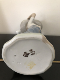 GERESERVEERD NAO Lladro porselein: Jongen met hoed 26 cm