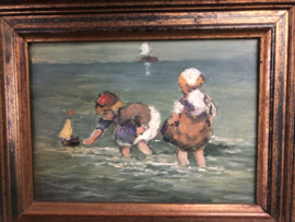 Schilderij olieverf op paneel niet gesigneerd twee kinderen spelend met bootje in het water 20x14 cm/29x23 cm
