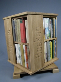 Trendy boekenmolen Eiken met enkel vlaks eiken Blokletterteksten Blad 46 cm