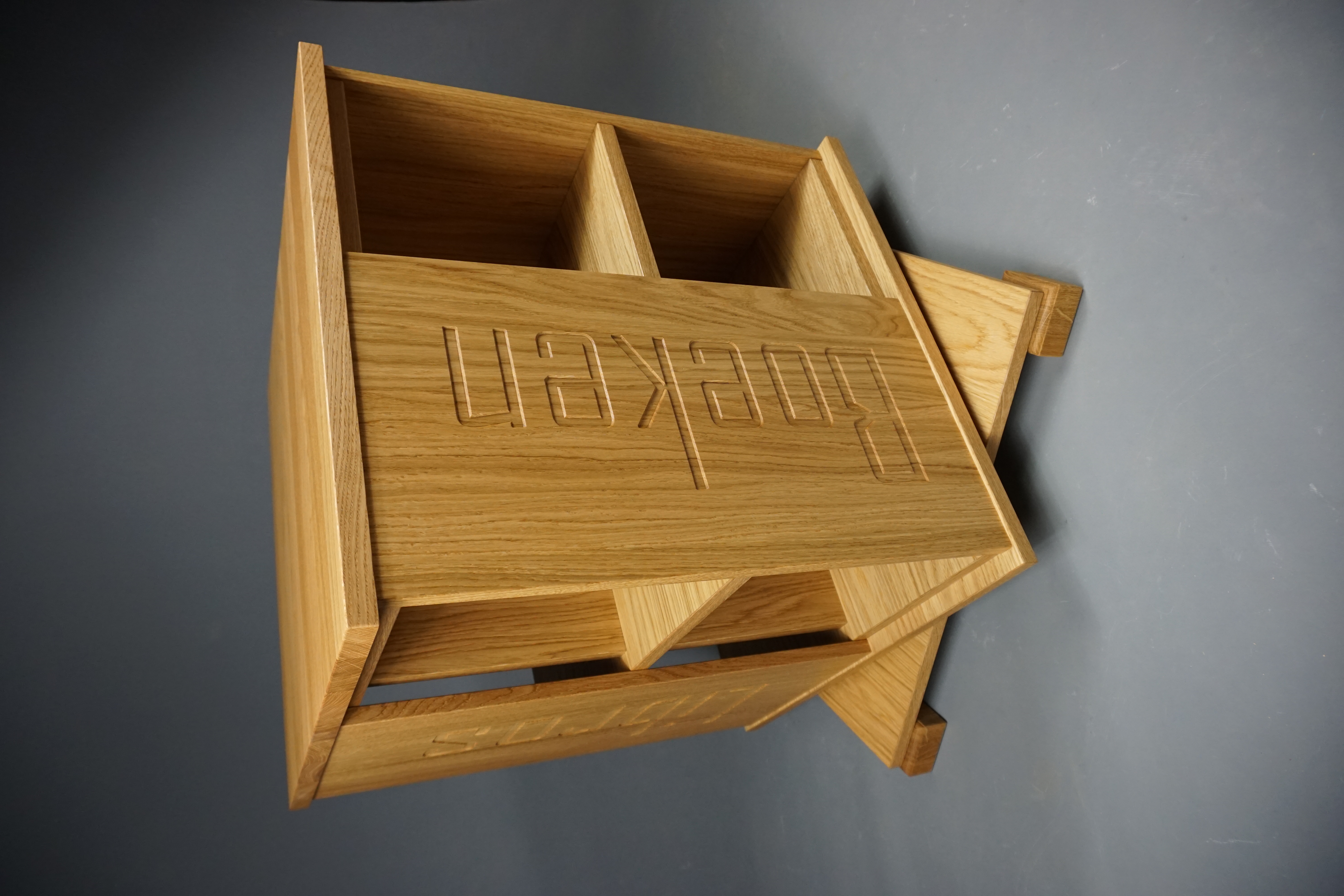 Trendy boekenmolen Eiken met enkel vlaks eiken Blokletterteksten Blad 46 cm of 55 cm