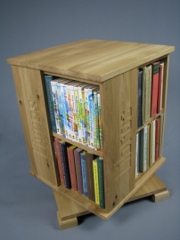 Trendy boekenmolen Eiken met enkel vlaks eiken Blokletterteksten Blad 46 cm of 55 cm