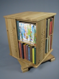Trendy boekenmolen Eiken met enkel vlaks eiken Blokletterteksten Blad 46 cm of 55 cm