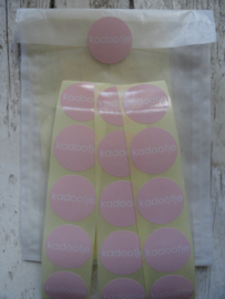 Stickers / rond kadootje roze / 40 stks