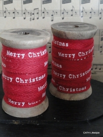 Twill katoen band / rood "Merry Christmas"  / op houten klos/ CI
