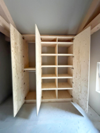 Maatwerk kledingkast | Fins vuren underlayment