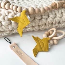  Wagenspanner houten kralen met origamivogel okergeel