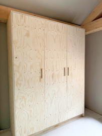 Maatwerk kledingkast | Fins vuren underlayment