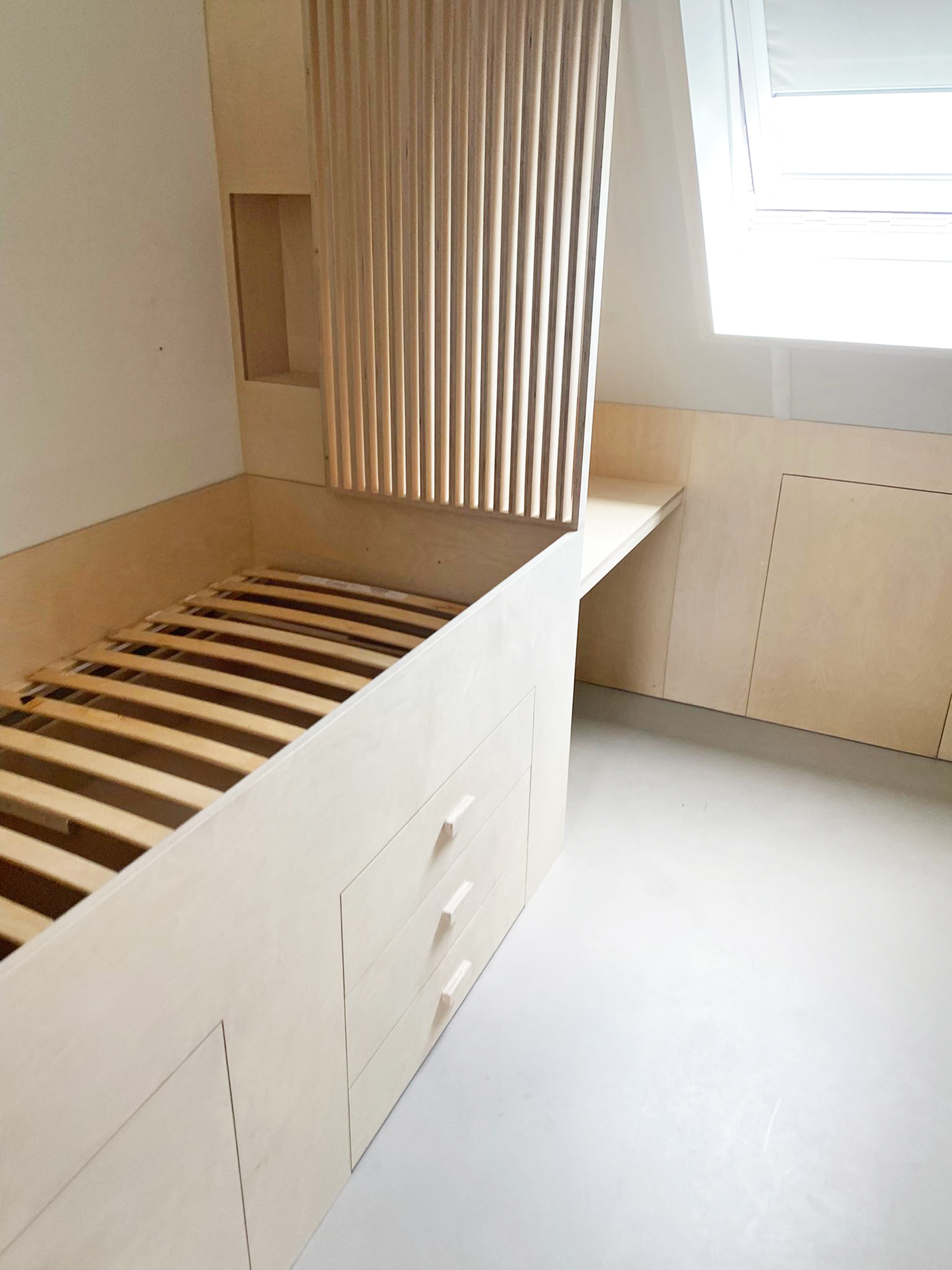 Maatwerk bed, kast en bureau | Berken Multiplex