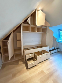 Maatwerk bed kast zolder | Berken Multiplex