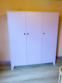 Kledingkast roze | Fins vuren underlayment geverfd