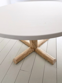 Ronde eettafel Kastan geverfd