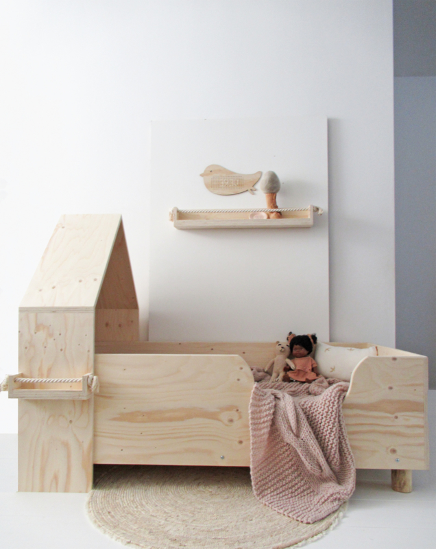 Sophie Zwart Mysterie Peuterbed Iep met plankje (Afmeting bed : Matrasmaat 140 x 70 cm) | Meubels  | Huis & Grietje