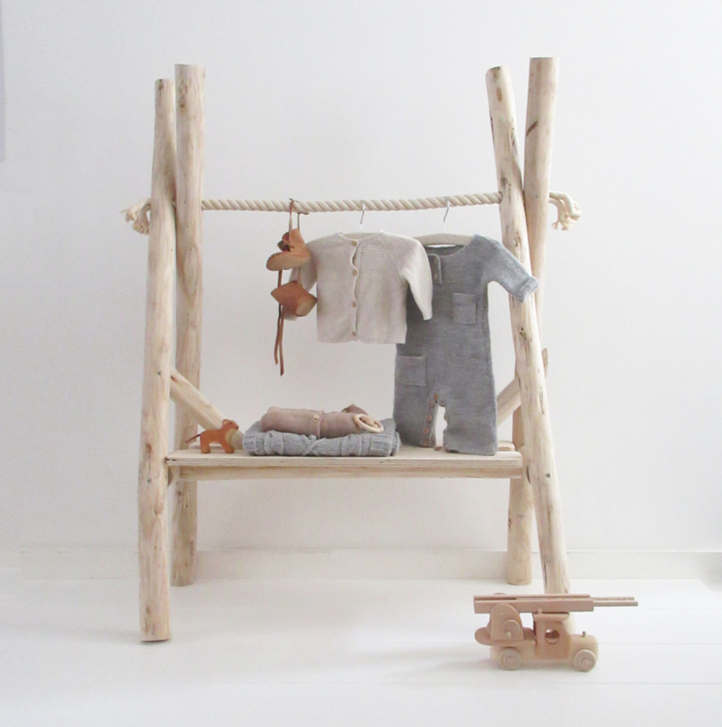 Kledingrek hout boomstammen met plank babykamer/kinderkamer Meubels