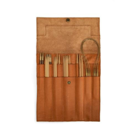 MUUD Oslo. Handgemaakt leren etui voor sokkennaalden en verwisselbare breinaalden 22x19cm - kleur WHISKY