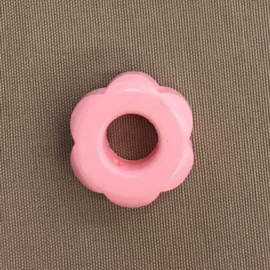 Houten bloem 31 mm roze