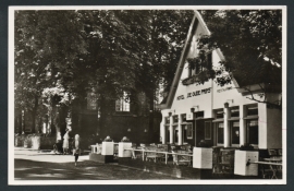 BERGEN, Hotel "De Oude Prins". Ongelopen kaart.