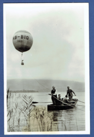 Romantic balloonlanding on a lake. Oranjevereniging Gorinchem. Balloonclub THE HAGUE.