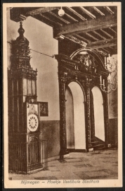 NIJMEGEN, Hoekje Vestibule Stadhuis. Ongelopen kaart.