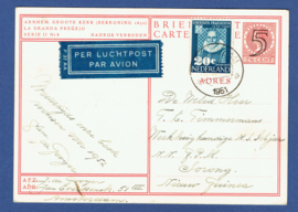 G-Briefkaart met bijfrankering met kortebalkstempel AMSTERDAM naar Sorong (Nieuw Guinea). Per Luchtpost.