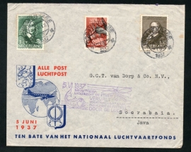 Speciale luchtpostcover met kortebalkstempel `s GRAVENHAGE naar SOERABAJA.