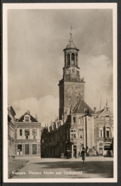 KAMPEN, Nieuwe Markt met Gedenkzuil. Ongelopen kaart.