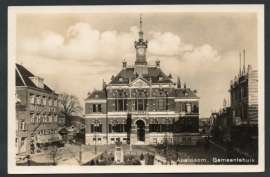 APELDOORN, Gemeentehuis. Gelopen kaart.