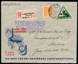 Speciale luchtpostcover met kortebalkstempel `s GRAVENHAGE naar Malang, Java. Aangetekend.