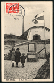 DEN BRIEL, 1 April Monument. Ongelopen kaart, wel gefrankeerd.