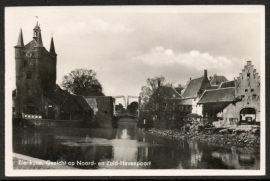 ZIERIKZEE, Gezicht op Noord- en Zuid-Havenpoort. Gelopen kaart.