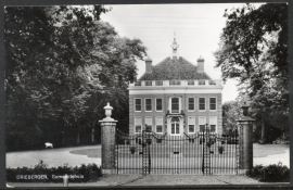 DRIEBERGEN, Gemeentehuis. Ongelopen kaart.