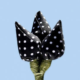 Tulp corsage zwart met witte stippen