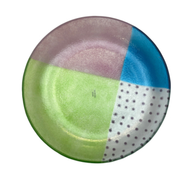 Ronde, lage glazen salade- of fruitschaal.  Lichtgroen, blauw, lichtroze, paars gestipt | Ø 30 x 4 cm