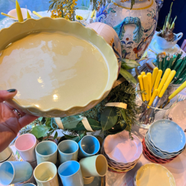 Gresnovo ronde aardewerken taartvorm met gegolfde rand in zachtgeel (Agua Limon) | Ø 27 cm