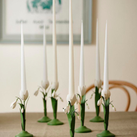 Bungalow kandelaar sneeuwklok groen met wit 22 cm hoog