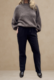 Travel stof pantalon met naad || Zwart || Yess-style