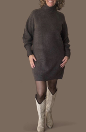 Gebreide jurk || kort model || bruin