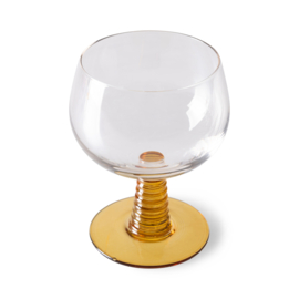 Swirl wine glass low ochre 
