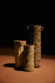 Vase long, mud brown