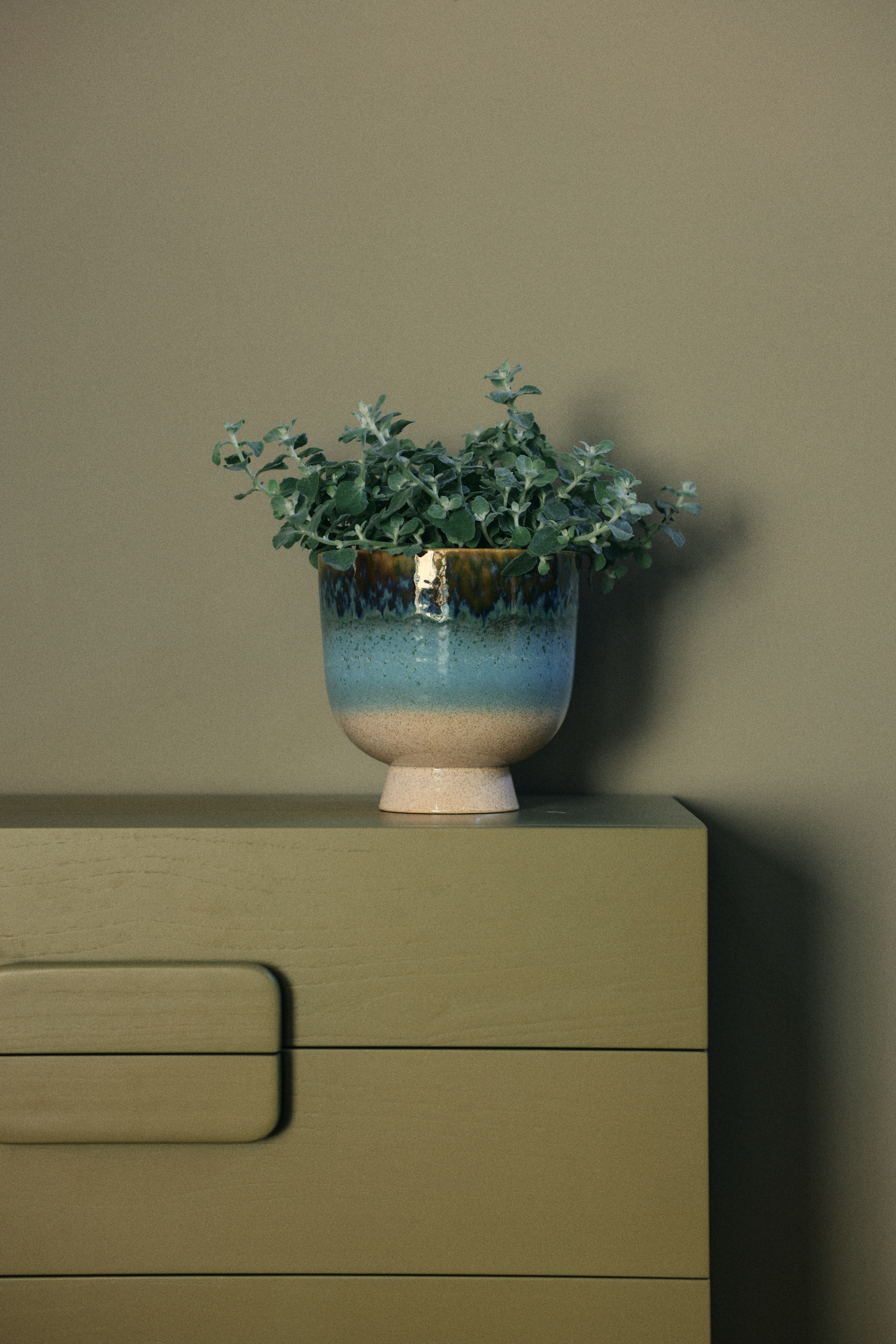 Flower pot retro lagoon