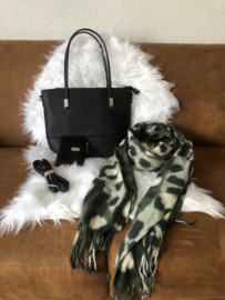 Tassenset met zwarte tas, zwarte portemonnee en een prachtige shawl