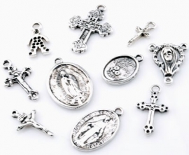 ´09906 Mix metalen kralen en hangers/bedels religieus ± 7-27mm 10 st