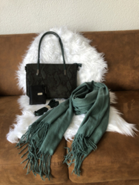Tassenset met groen zwarte tas slangenprint, zwarte portemonnee en een prachtige shawl
