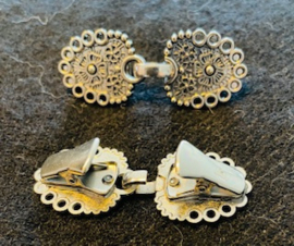 202616	Vestclip zilverkl metaal eirond met open rondjes ong 6 cm