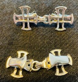 202633	Vestclip zilverkl geweven kruisong 6 cm