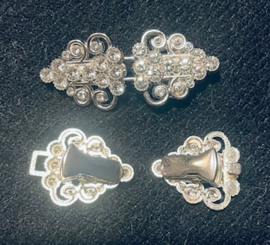 202601	Vestclip bling bling zilverkl piramide ong 6 cm