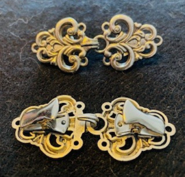 202615	Vestclip zilverkl metaal open driehoek met hart ong 6 cm